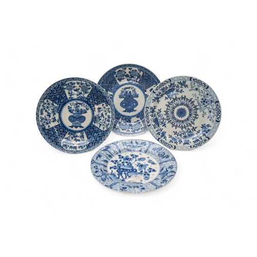 214 - A GROUP OF FOUR CHINESE BLUE AND WHITE DISHESKANGXI PERIOD (1662-1722)25cm - 28cm diam