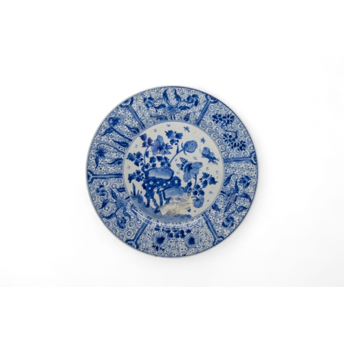 214 - A GROUP OF FOUR CHINESE BLUE AND WHITE DISHESKANGXI PERIOD (1662-1722)25cm - 28cm diam