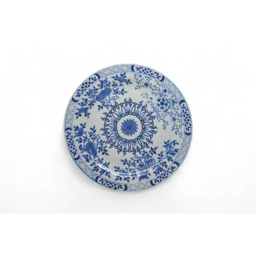 214 - A GROUP OF FOUR CHINESE BLUE AND WHITE DISHESKANGXI PERIOD (1662-1722)25cm - 28cm diam