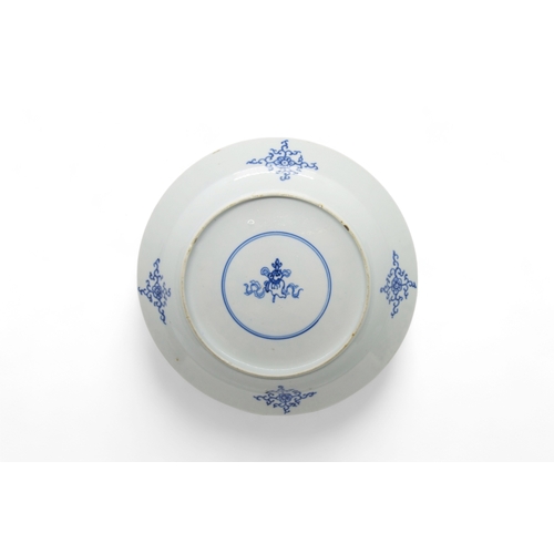 214 - A GROUP OF FOUR CHINESE BLUE AND WHITE DISHESKANGXI PERIOD (1662-1722)25cm - 28cm diam