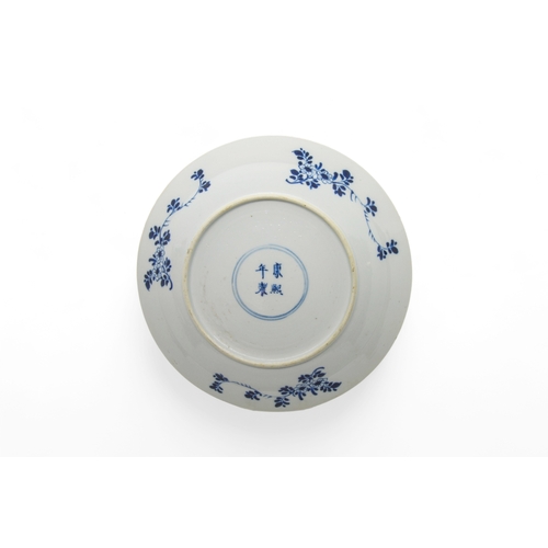 214 - A GROUP OF FOUR CHINESE BLUE AND WHITE DISHESKANGXI PERIOD (1662-1722)25cm - 28cm diam