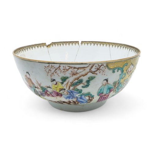 220 - A GROUP OF FIVE CHINESE EXPORT BOWLSQIANLONG PERIOD (1736-1795)22cm - 26cm diam