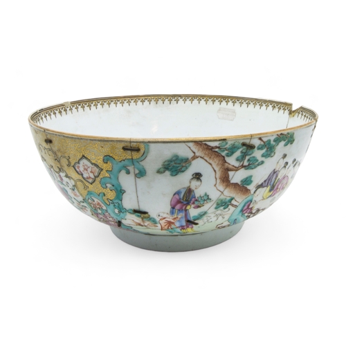 220 - A GROUP OF FIVE CHINESE EXPORT BOWLSQIANLONG PERIOD (1736-1795)22cm - 26cm diam