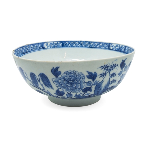 220 - A GROUP OF FIVE CHINESE EXPORT BOWLSQIANLONG PERIOD (1736-1795)22cm - 26cm diam