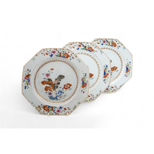 210 - A GROUP OF FOURTEEN CHINESE EXPORT DISHESQING DYNASTY, 18TH CENTURY22cm - 23cm diam approx... 