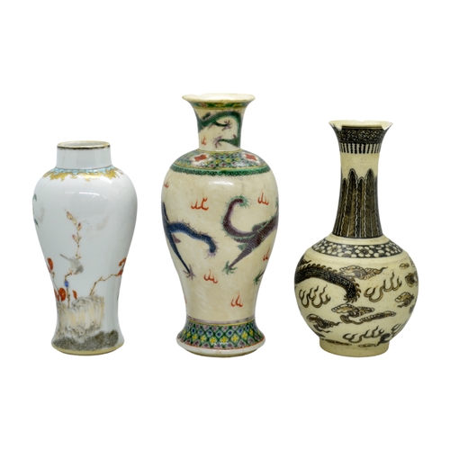 211 - A GROUP OF FIVE CHINESE PORCELAIN VASES19TH / 20TH CENTURYtallest, 22cm high, 15cm high