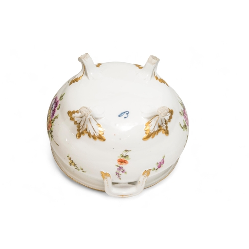 500 - AN 18TH CENTURY EUROPEAN TUREEN AND COVERPainted floral springs with cauliflower and vegetable knop,... 