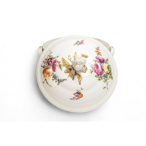 500 - AN 18TH CENTURY EUROPEAN TUREEN AND COVERPainted floral springs with cauliflower and vegetable knop,... 