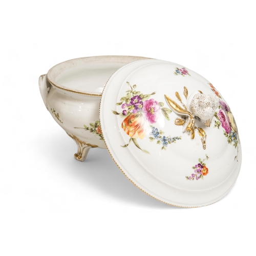 500 - AN 18TH CENTURY EUROPEAN TUREEN AND COVERPainted floral springs with cauliflower and vegetable knop,... 