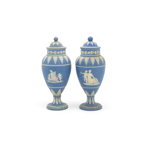 401 - A PAIR OF WEDGWOOD JASPER CASSOLETTELate 18th century, together with the base of a cassolette and tw... 