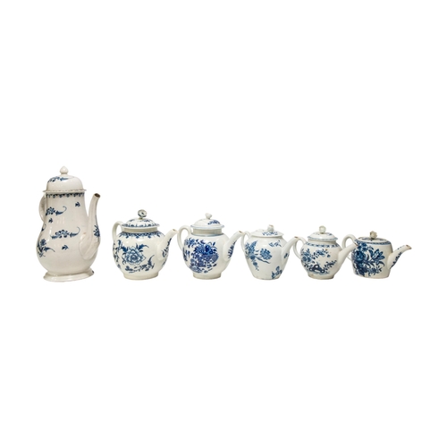 364 - A LARGE QUANTITY OF BLUE AND WHITE PORCELAINS18th century