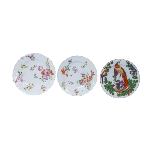 368 - THREE CHELSEA PLATESCirca 1750s, 21cms wide