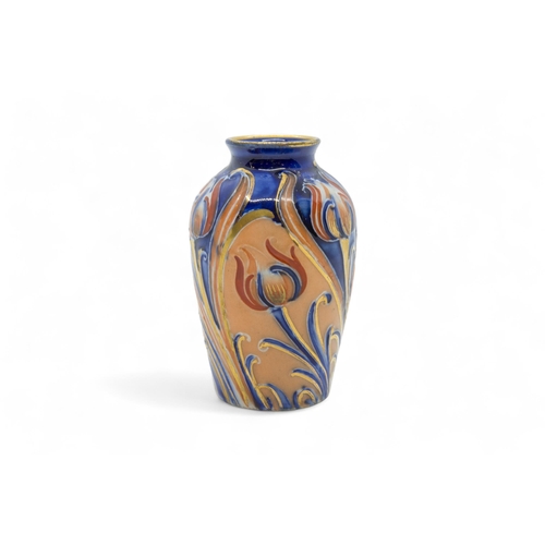 369 - A MACINTYRE MOORCROFT VASELate 19th / 20th century, 7.5cms high