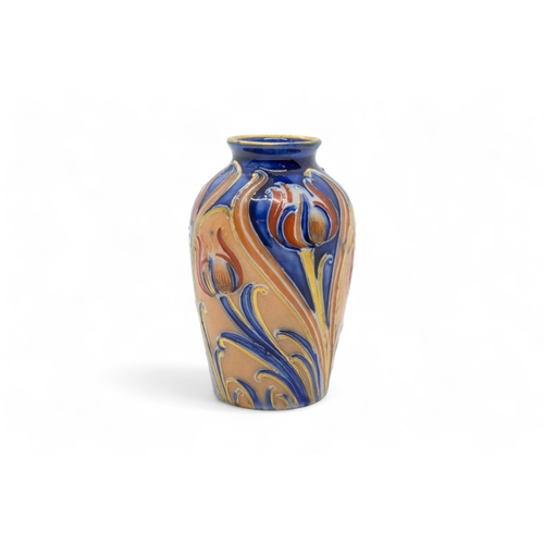 369 - A MACINTYRE MOORCROFT VASELate 19th / 20th century, 7.5cms high