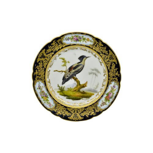 446 - A CHAMBERLAIN WORCESTER CABINET PLATEEarly 19th century painted with a peacock, a pair of Paris plat... 