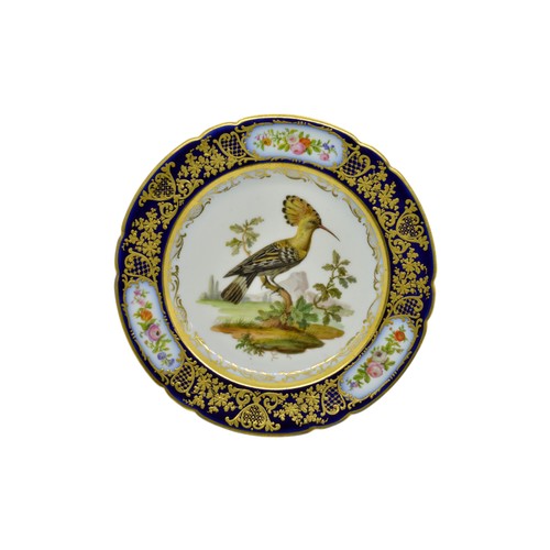 446 - A CHAMBERLAIN WORCESTER CABINET PLATEEarly 19th century painted with a peacock, a pair of Paris plat... 