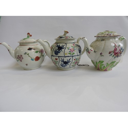 439 - A DERBY TEAPOT AND TWO WORCESTER EXAMPLESCirca 1770, the Derby teapot with early crowned 