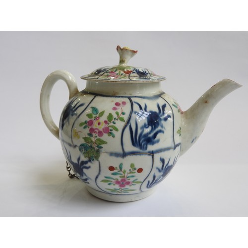 439 - A DERBY TEAPOT AND TWO WORCESTER EXAMPLESCirca 1770, the Derby teapot with early crowned 