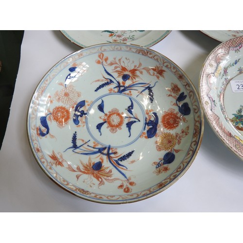 231 - A GROUP OF EIGHT CHINESE EXPORT DISHESQIANLONG PERIOD (1736-1795)21.5cm - 23cm diam