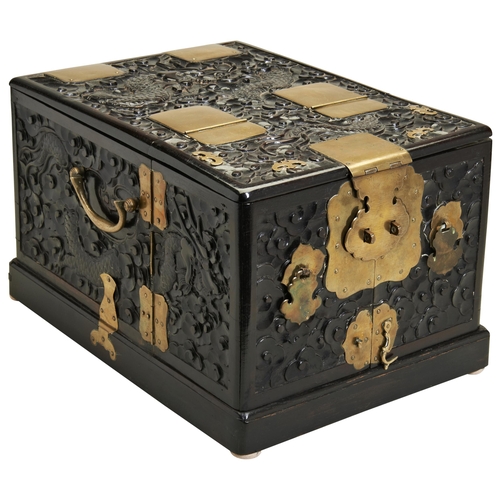 348 - A CARVED HARDWOOD 'DRAGON' DRESSING BOXQING DYNASTY, 19TH CENTURYwith gilt-metal fitted, the exterio... 