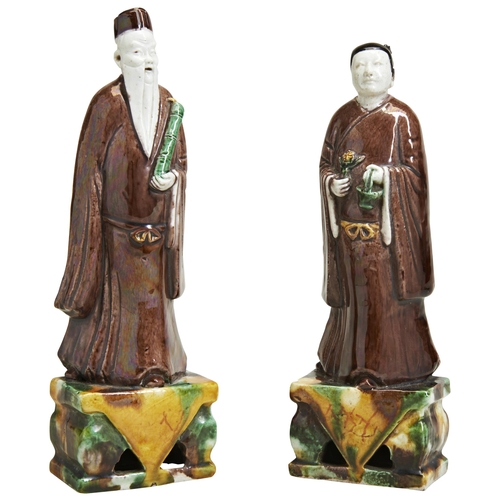 159 - A GOOD PAIR OF SANCAI-GLAZED FIGURESKANGXI PERIOD (1662-1722)清康熙 道教人物塑像一对the standing figures each r... 