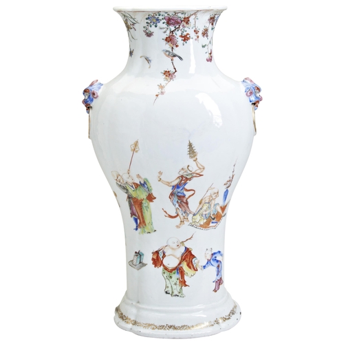 144 - A LARGE FAMILLE ROSE BALUSTER VASEQIANLONG PERIOD (1736-1795)清 乾隆粉彩 十八罗汉狮耳瓶the moulded flattened bal... 