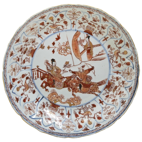 137 - A CHINESE EXPORT ROUGE-DE-FER DISHKANGXI PERIOD (1662-1722)decorated with a scene from 