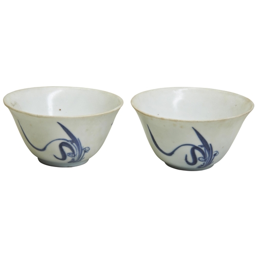 83 - A PAIR OF BLUE AND WHITE 'HATCHER CARGO' CUPSCHENGHUA SIX CHARCATER MARKS, CIRCA 1640each bears Hatc... 