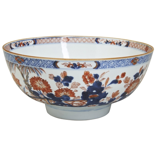 116 - A CHINESE EXPORT IMARI BOWLQIANLONG PERIOD (1736-1795) the sides decorated with verdant fenced garde... 