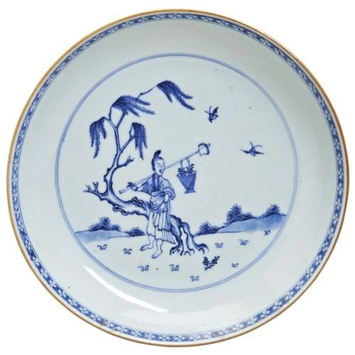 78 - A BLUE AND WHITE DISHQING DYNASTY, 18TH CENTURYfienly painted with a figure seated beneath a willow ... 