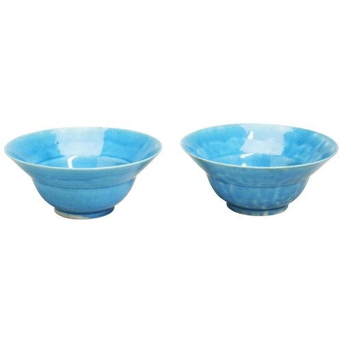 63 - A PAIR OF TURQUOISE-GLAZED 'KLAPMUTS' BOWLSQING DYNASTY, 18TH CENTURY清十八世纪 孔雀绿釉折腰碗 一对in a fitted sil... 