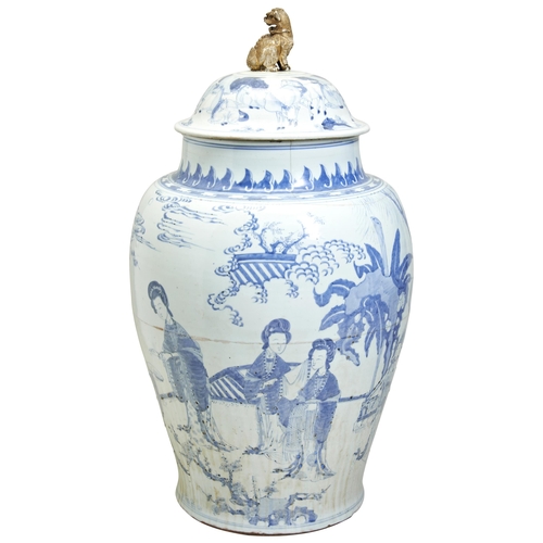 80 - A MONUMENTAL BLUE AND WHITE JAR17TH / 18TH CENTURY清十七/十八世纪 青花侍女纹盖罐the baluster sides decorated in to... 