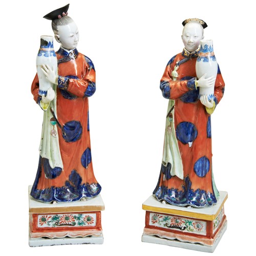 146 - A PAIR OF CHINESE EXPORT PORCELAIN NODDING HEAD LADIESQIANLONG PERIOD (1736-1795)清 乾隆粉彩侍女瓷塑一对each st... 