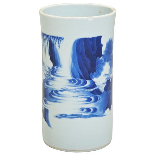 96 - A FINE BLUE AND WHITE BRUSH POTTRANSITIONAL PERIOD, CIRCA 1640明末清初 青花人物故事纹笔筒the waisted cylindrical ... 