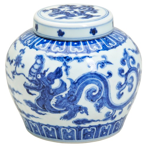 81 - A FINE AND RARE SMALL MING-STYLE BLUE AND WHITE 'DRAGON' JAR AND COVERQING DYNASTY (1644-1911)清  青花夔... 