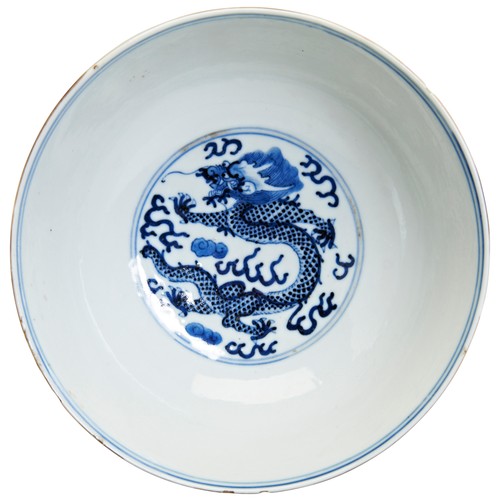 207 - AN UNDERGLAZE BLUE AND COPPER-RED 'DRAGON' BOWLLATE QING DYNASTYwith an apocryphal Qianlong six char... 