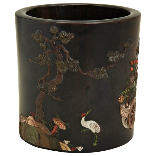 386 - A FINE HARDWOOD AND INLAID BRUSH POTQING DYNASTY, 18TH CENTURY清 百宝嵌紫檀笔筒the cylindrical sides inlaid ... 