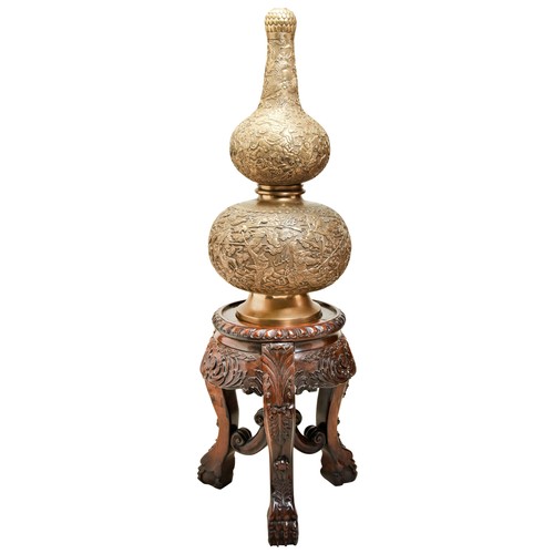 10 - A FINE AND LARGE GILT-BRONZE DOUBLE-GOURD INCENSE BURNER QING DYNASTY, 18TH / 19TH CENTURY清 十八世纪 “”封... 