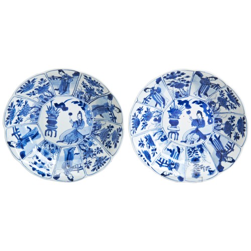 108 - A PAIR OF CHINESE PORCELAIN UNDERGLAZE BLUE AND WHITE DISHES WITH LOBED RIMSKANGXI PERIOD (1662-1722... 