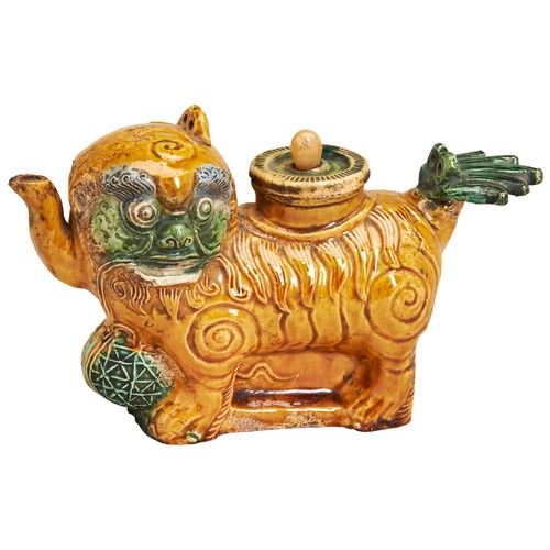 160 - A RARE BUDDHIST LION AMBER-AND-GREEN GLAZED WINE POTKANGXI PERIOD (1662-1722)清康熙 素三彩水丞modelled stand... 