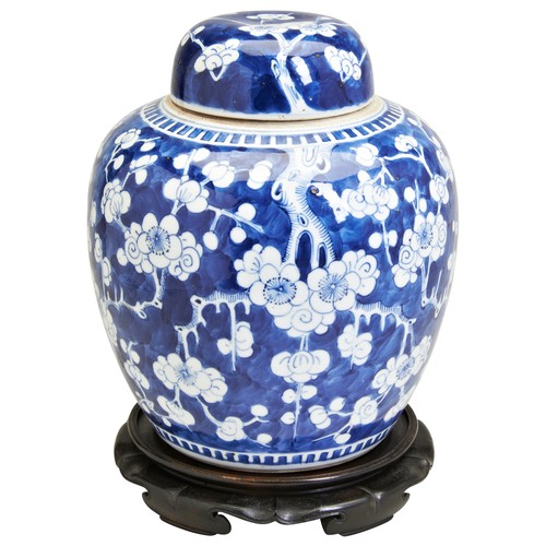 188 - A BLUE AND WHITE 'CRACKED-ICE' JAR AND COVERLATE QING DYNASTYin the Kangxi-style, bears an apocrypha... 