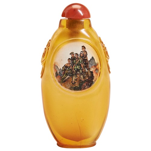 254 - A YELLOW GLASS SNUFF BOTTLE AND STOPPER 20TH CENTURY depicting a scene of 'Five Heroes on Langya Mou... 