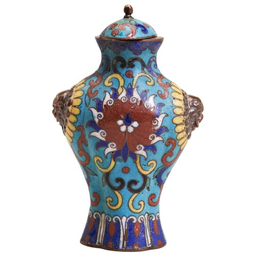 259 - A CHINESE CLOISONNE SNUFF BOTTLE 19TH/20TH CENTURY a vase shaped cloisonné snuff bottle with two lio... 