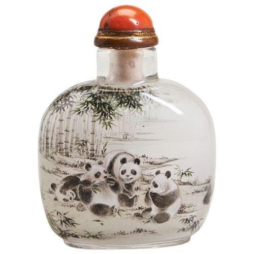 269 - A CHINESE REVERSE PAINTED GLASS SNUFF BOTTLE WITH A CORAL STOPPER20TH CENTURY depicting a scene of a... 