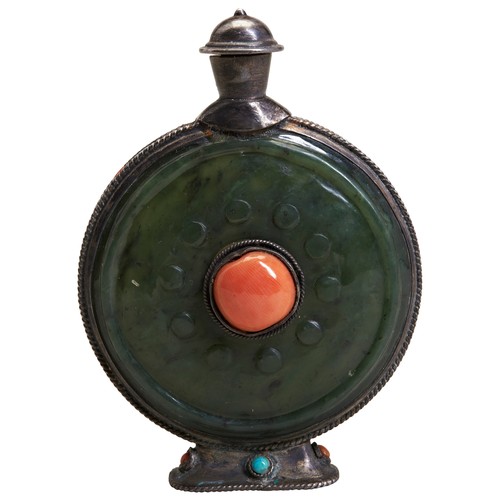 271 - A SPINACH JADE SNUFF BOTTLE WITH STOPPER19TH/20TH CENTURY a spinach jade mounted with white metal, w... 