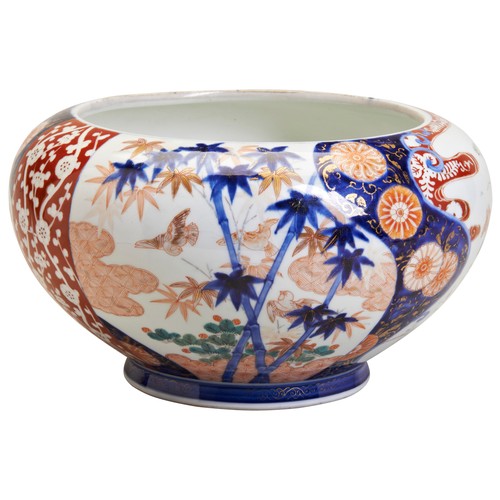 396 - A LARGE JAPANESE IMARI BOWLMEIJI PERIOD (1868-1912)bears a Fukagawa mark29cm widePROVENANCE: From a ... 