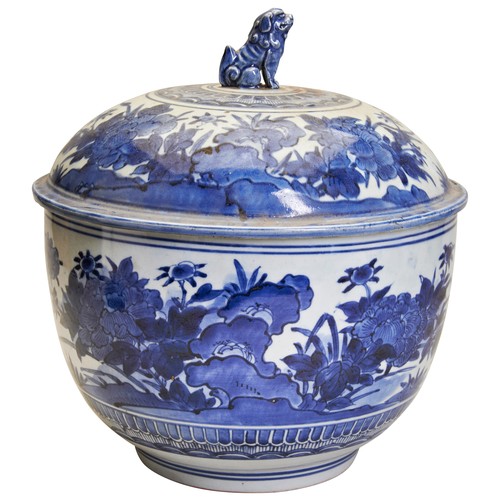 403 - A LARGE JAPANESE ARITA BLUE AND WHITE DEEP BOWL AND COVEREDO PERIOD, LATE 17TH CENTURYdecorated in t... 