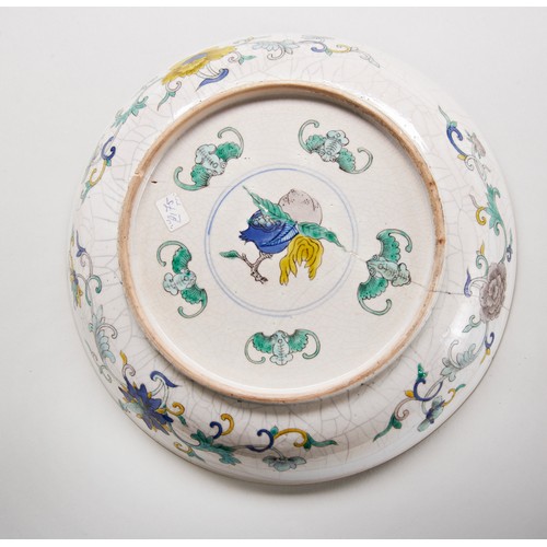 142 - CHINESE POLYCHROME PORCELAIN DISH19TH CENTURY porcelain dish with crackle glaze with enamel, depict ... 