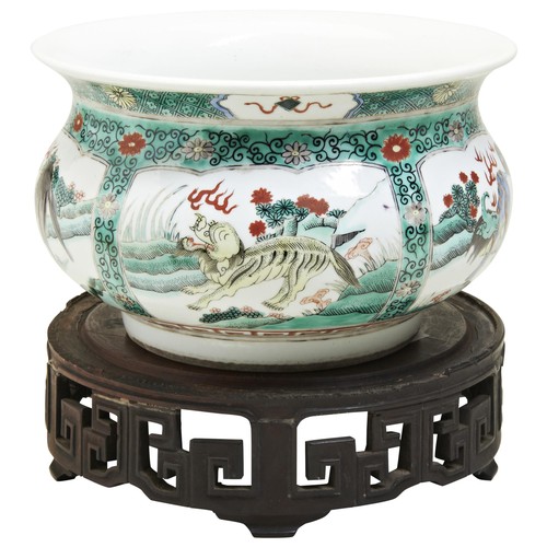 194 - A FAMILLE VERTE 'MYTHICAL BEASTS' CENSERQING DYNASTY, 19TH CENTURYwith an apocryphal Kangxi six char... 