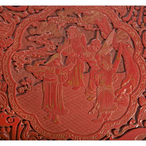 374 - A FINE CINNABAR LACQUER DISHQIANLONG PERIOD (1736-1795) 清 剔红方形漆盘red square carved lacquer dish depic... 